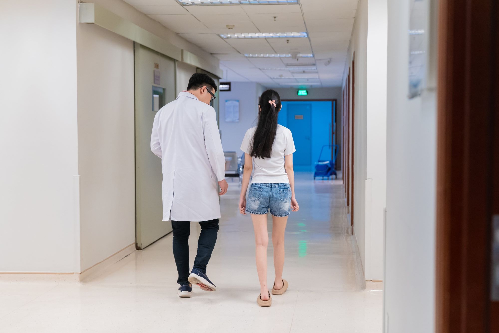 Bước tiến y học: Bệnh nhi 12 tuổi đầu tiên tại Việt Nam được thay khớp háng toàn phần