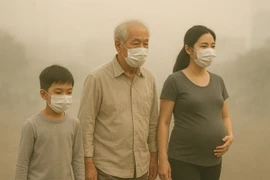Hà Nội ô nhiễm không khí cả ngày: Ba nhóm đối mặt nguy cơ cao nhập viện