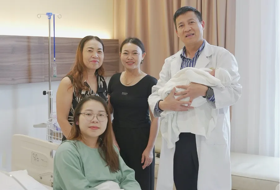 10 phút thần tốc mổ cấp cứu tại Vinmec Smart City cứu sống mẹ và thai nhi nguy kịch
