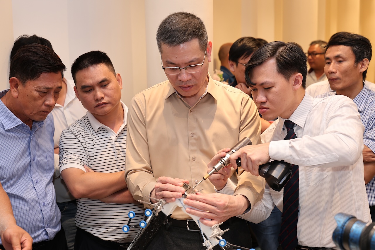 Ứng dụng robot trong thay khớp gối: Xu hướng công nghệ nâng cao độ chính xác phẫu thuật