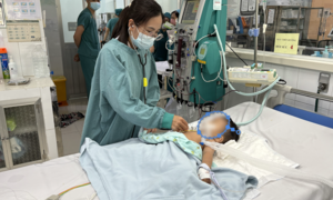 Virus EV71 độc lực cao, nhiều ca tay chân miệng phải thở máy, lọc máu